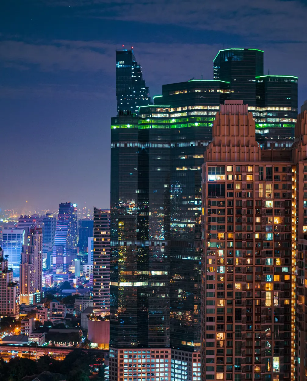 ภาพเมืองยามค่ำคืน